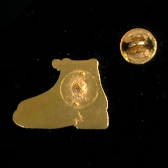 les gets france boot pin travel tourist  souvenir voyage touristique - Picture 4 of 6